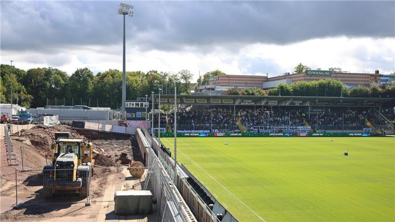 An der Kaiserlinde wird noch gebaut: Stadion des Zweitliga-Spitzenreiters SV Elversberg  