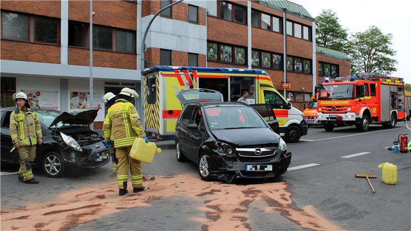 Vollsperrung: Autos kollidieren auf berüchtigter Stader Kreuzung An der Kreuzung Wallstraße/Bahnhofstraße kommt es häufig zu Unfällen wie diesem.
