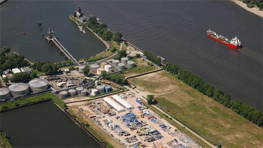 An der Messstation Seemannshöft ist die Sauerstoffkonzentration in der Elbe auf unter zwei Milligramm pro Liter gefallen, wie das Bündnis Lebendige Tideelbe mitteilte. Das sei für Fische tödlich. (Archivbild)