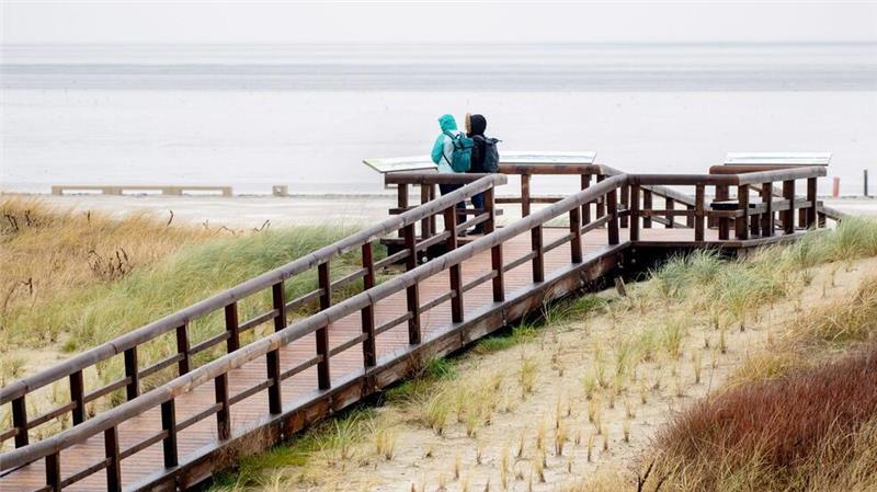 An der Nordsee ist die Nachfrage nach Unterkünften zum Jahreswechsel vor allem auf den Inseln und unmittelbar an der Küste hoch. (Archivbild)