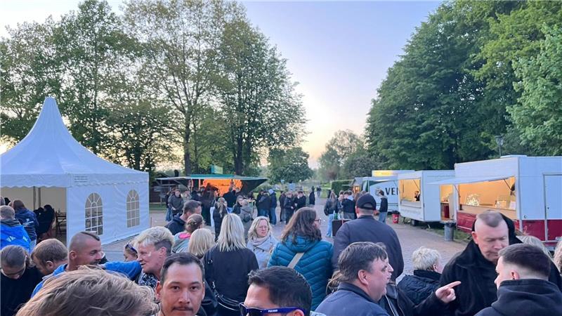 An der Oste in Gräpel begann die Party am späten Abend.