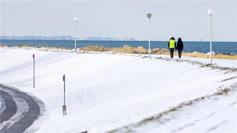 Winterwetter zum Wochenstart: Schnee, Wind und Glätte An der Ostseeküste wird es kommende Woche windig und kalt. (Archivbild)