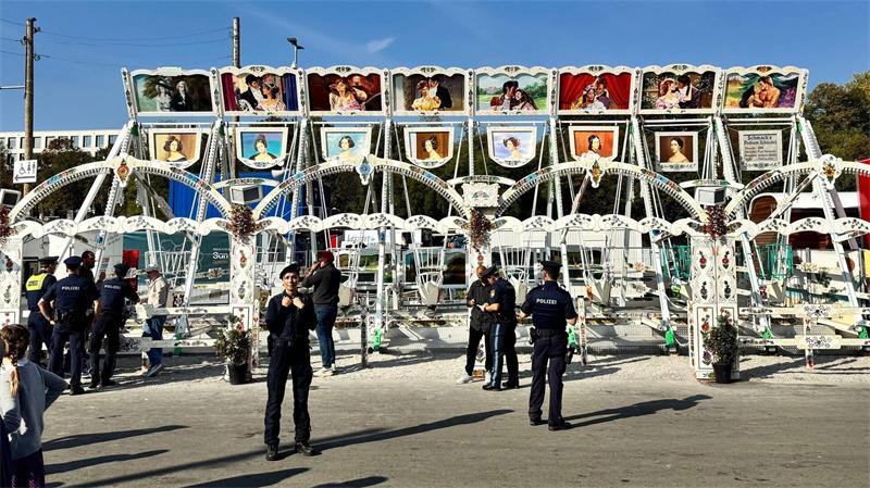 Oktoberfest: Eine Rekord-Wiesn mit 7,4 Millionen Gästen An der Schiffsschaukel wurde ein Mitarbeiter schwer verletzt.