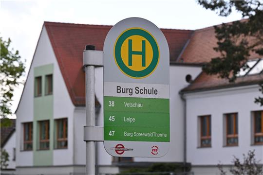 An der Schule im Spreewald wurde eine Regenbogenfahne gestohlen.