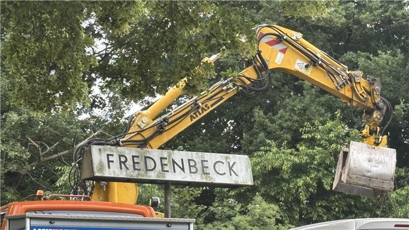 Grünes Licht und neuer Ärger: Die Baustellen der Geest im Überblick An der Signalanlage am Bahnübergang in Fredenbeck wird ab Montag gearbeitet. Dafür ist die Überfahrt von Wedel nach Fredenbeck bis 22. August gesperrt.