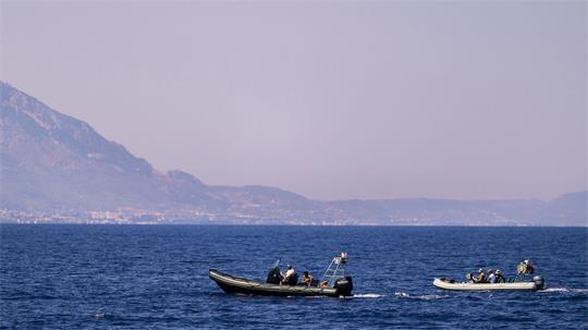 An der Suche nach Vermissten vor Zypern sind auch Motorboote beteiligt. (Archivbild)