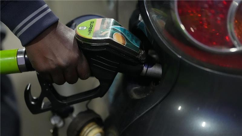 An der Tankstelle bekommen Autofahrer die Folgen des Iran-Krieges zu spüren. 