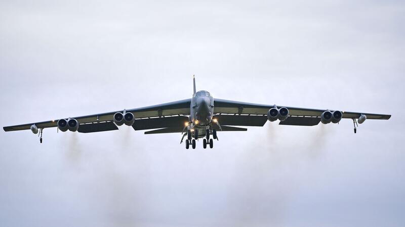Nato übt Verteidigung des Bündnisgebiets mit Atomwaffen An der Übung „Steadfast Noon“ sind in den kommenden eineinhalb Wochen etwa 60 Flugzeuge beteiligt - darunter moderne Kampfjets, aber auch Überwachungs- und Tankflugzeuge sowie Langstreckenbomber vom Typ B-52.