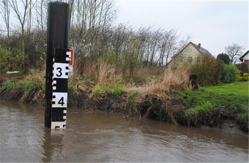 An der Untereste sind die Wasserstände nicht nur bei Sturmflut und Starkregen, sondern schon bei regulärem Hochwasser für viele Anwohner seit Jahren problematisch. Archivfoto Richter