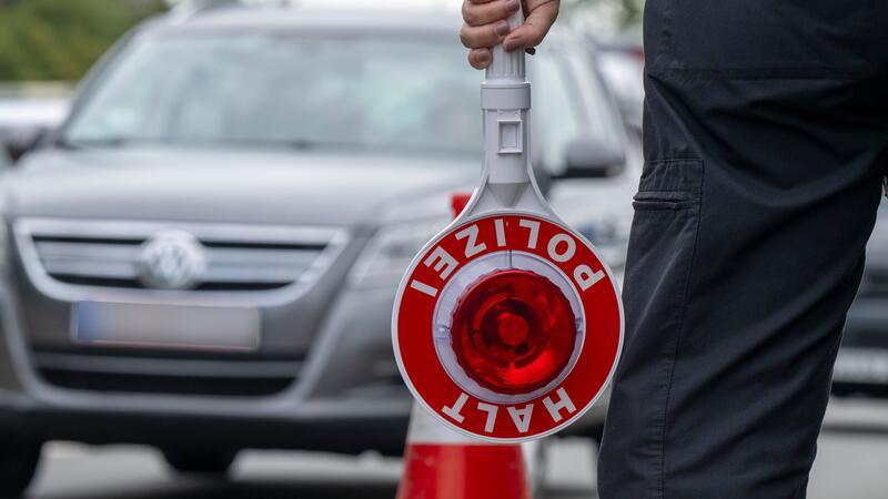 An der deutsch-dänischen Grenze beginnen am Montag stichprobenartige Grenzkontrollen. (Symbolfoto) 
