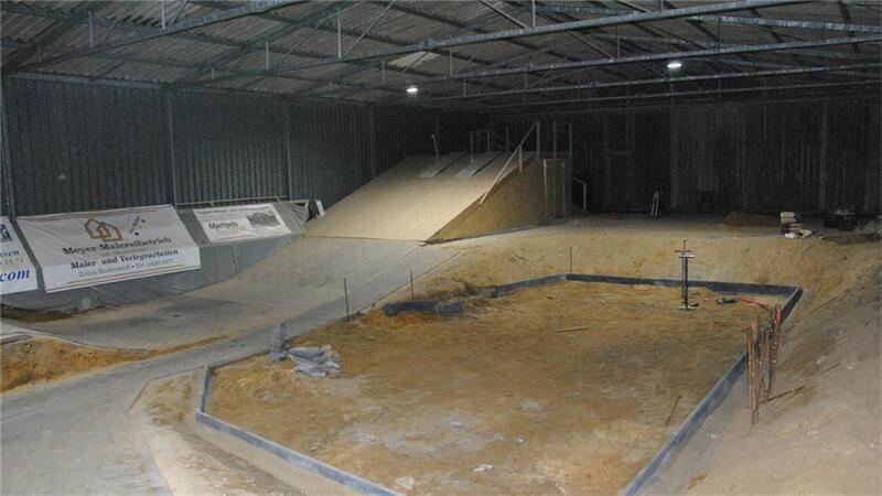 An der neuen BMX-Halle in Zeven-Aspe wird immer noch weiter gebaut.