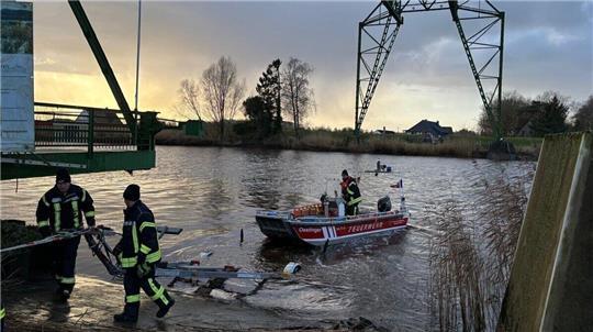 An der umfangreichen Suchaktion waren die Boote der Feuerwehren aus Osten und Burweg auf der Oste im Einsatz. 