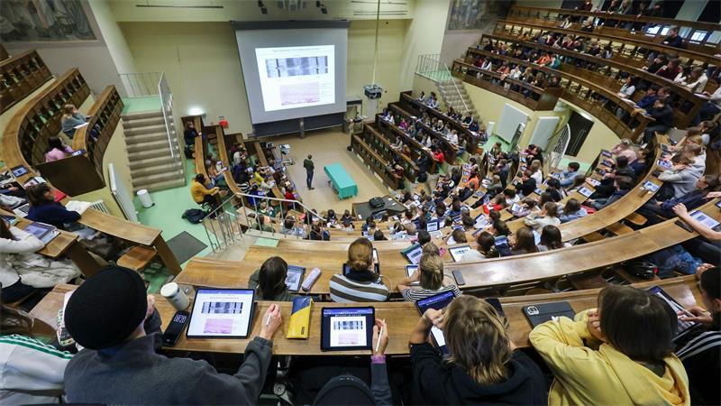 An deutschen Universitäten sind viele ausländische Studierende eingeschrieben.