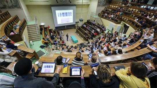 An deutschen Universitäten sind viele ausländische Studierende eingeschrieben.