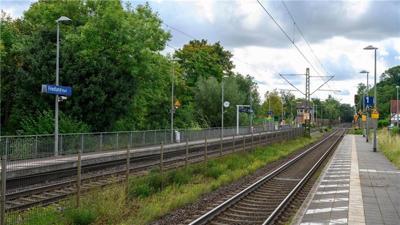 „Empörung und Wut“: Große Anteilnahme nach Tod von 16-Jähriger am Bahnsteig An diesem Bahnhof kam das Mädchen ums Leben.
