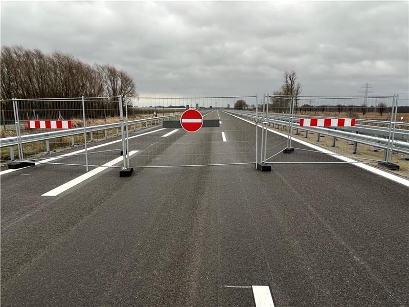 A26-Öffnung beginnt mit Sperrung: Das müssen Autofahrer wissen An diesem Freitag wird die A26 zwischen Jork und Neu Wulmstorf geöffnet: In Richtung Stade von 15 Uhr an, in Richtung Hamburg ab 18 Uhr. Foto: Vasel