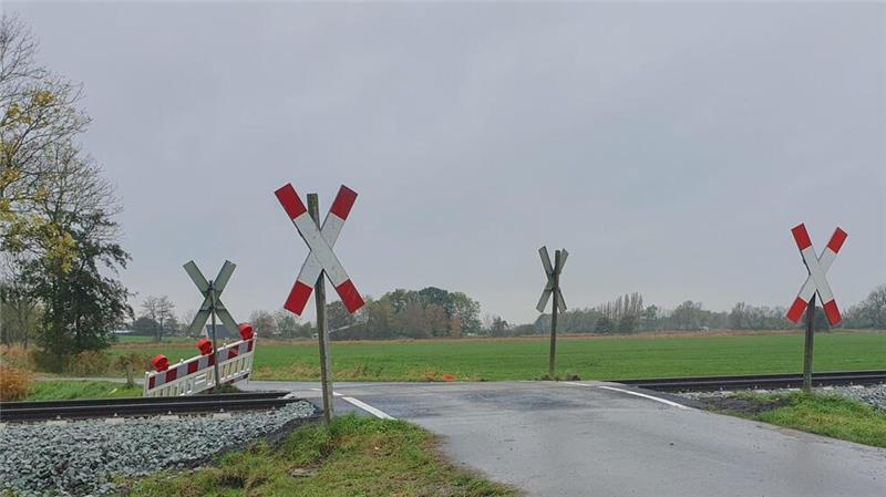 Tödlicher Unfall in Mulsum: Unbeschrankte Bahnübergänge in der Kritik An diesem unbeschrankten Bahnübergang in Mulsum verunglückte am 26. Oktober eine Mutter mit zwei Kindern. Die 35-Jährige starb bei dem tragischen Unfall.