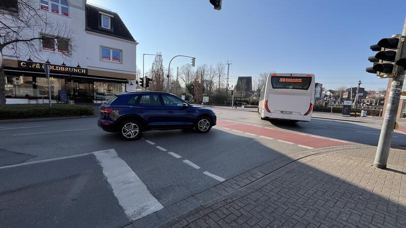 An dieser Kreuzung sollen keine Autos mehr in die Bahnhofstraße fahren dürfen.