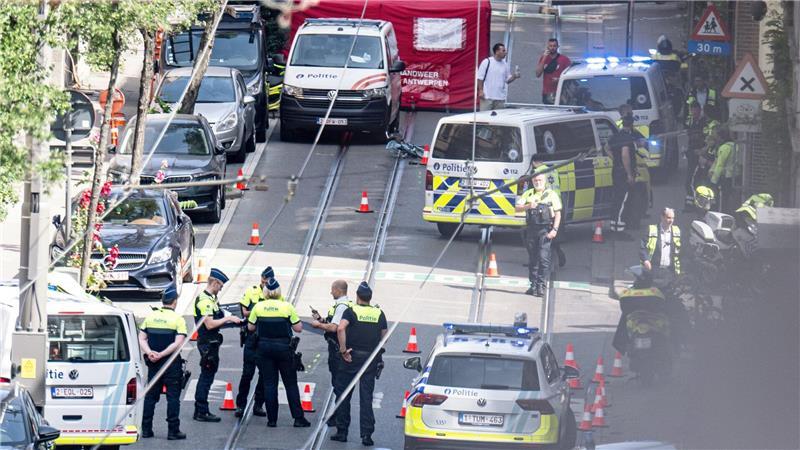 Neunjähriger stirbt bei Unfall mit Polizeiauto in Antwerpen An einem Zebrastreifen wurde das Kind von einem Einsatzwagen der Polizei erfasst.