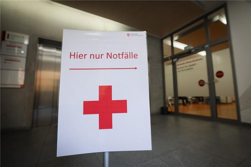 Erstes Integriertes Notfallzentrum in Hamburg eröffnet An einem gemeinsamen Empfangstresen ermittelt eine Software anhand gezielter Fragen, ob eine Behandlung im Krankenhaus oder ambulant erfolgen wird. Foto: dpa