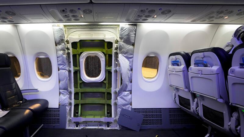 Nach Fast-Unglück: Jetzt ältere Boeing 737-Version im Visier An einer Boeing 737 Max 9 der Alaska Airlines war am 5. Januar ein Rumpfteil im Steigflug herausgebrochen.