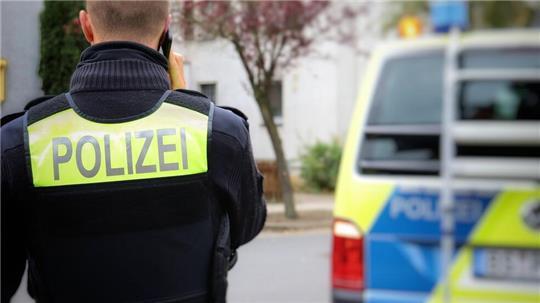 An einer Schule in Loxstedt sollen Schüsse gefallen sein. Die Polizei ist mit einem Großaufgebot vor Ort (Symbolbild).