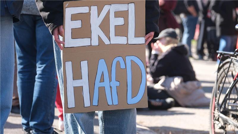 An fünf angemeldeten Versammlungen haben laut Polizei mehrere Hundert Personen teilgenommen.