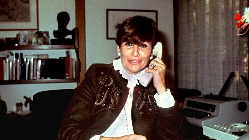 CDU: Kohls langjährige Büroleiterin Juliane Weber ist tot An ihr sei niemand vorbeigekommen, der mit Kohl habe reden wollen, hieß es immer wieder: Juliane Weber, hier in ihrem Bonner Arbeitszimmer im November 1979.
