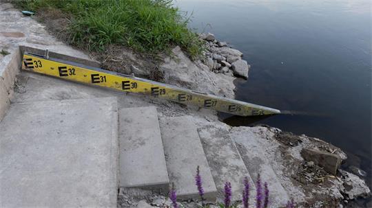 An immer mehr Pegeln sinkt der Wasserstand. (Archivbild) 