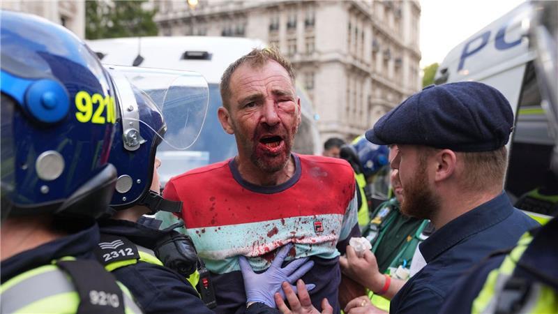 Rechte Großdemo in London: Zusammenstöße mit Polizei An mehreren Stellen kam es zu Zusammenstößen mit der Polizei.