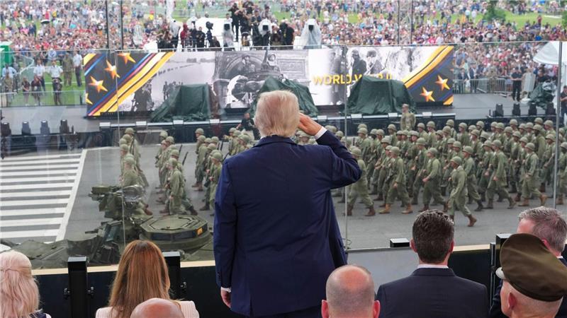 An seinem 79. Geburtstag verfolgte Trump eine Militärparade in Washington. (Archivbild)