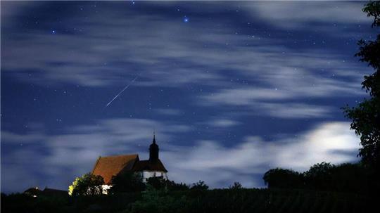 An vielen Orten Deutschlands wird der Himmel vermutlich nicht klar genug für einen Blick auf die Sternschnuppen der Quadrantiden sein. (Symbolbild)