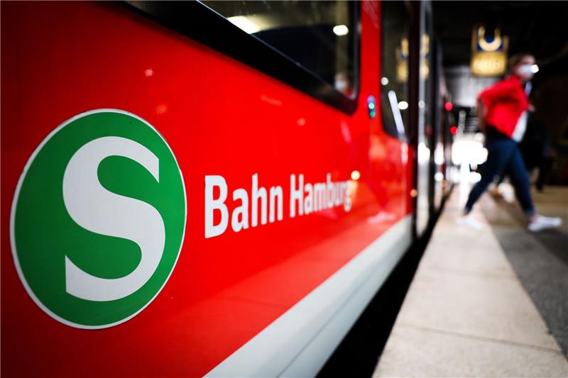 An zwei Wochenenden fahren keine S-Bahnen zwischen Harburg und Elbbrücken. Foto: Christian Charisius/dpa