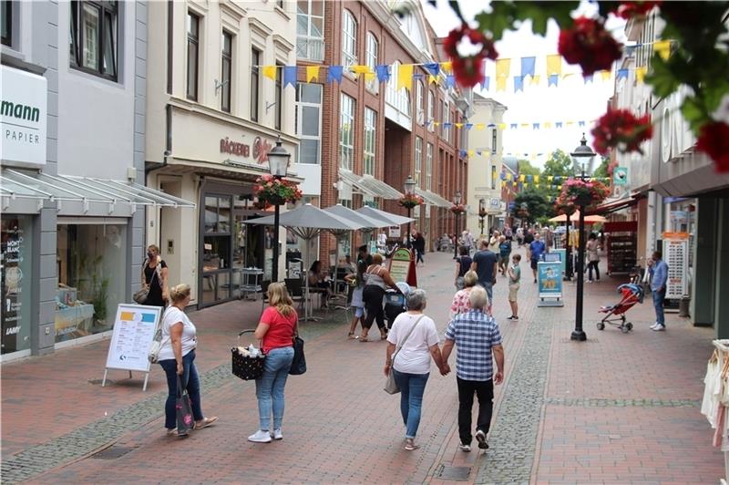 Analog einkaufen in Buxtehude – vielfältige Geschäfte und Gastronomie machen das attraktiv, ein lokales Google könnte es verstärken. Fotos: Richter