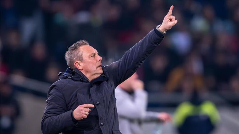 Hannover 96 wieder nur mit einem Remis Andé Breitenreiter und Hannover 96 verlieren im Aufstiegsrennen der Zweiten Liga den Anschluss.