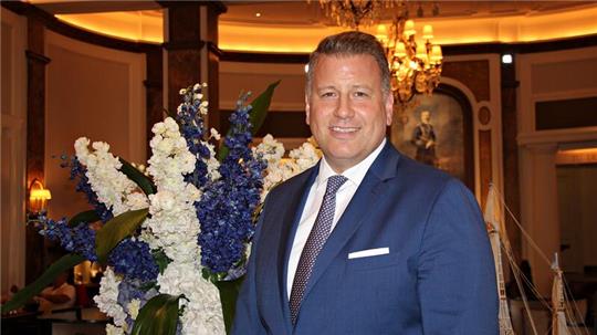 Andre Vedovelli ist seit gut einem Jahr Direktor des „Hotel Atlantic Hamburg“. Foto: Gehm