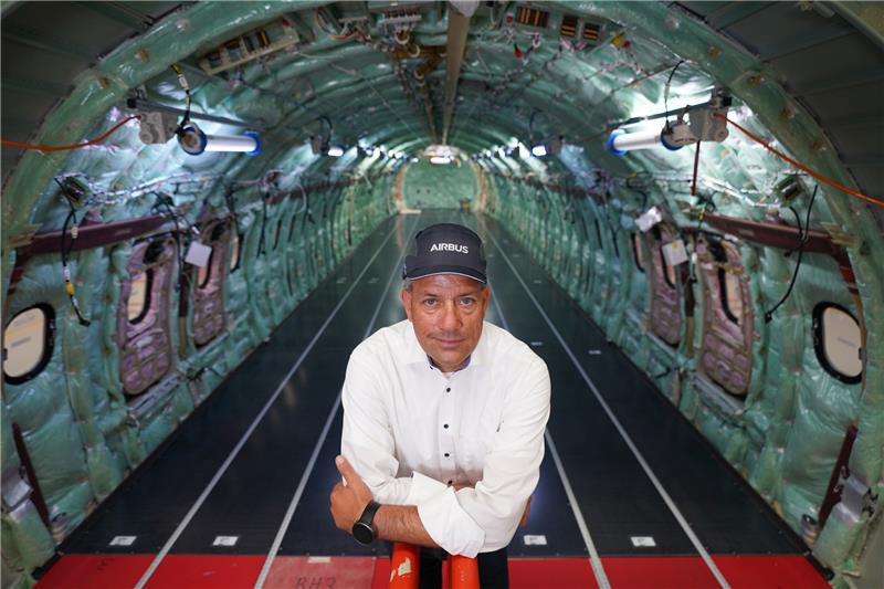 Airbus zahlt Beschäftigten Sonderprämie von 1500 Euro André Walter, Geschäftsführer der Airbus Aerostructures GmbH, im Werk in Finkenwerder. Foto: dpa-Bildfunk
