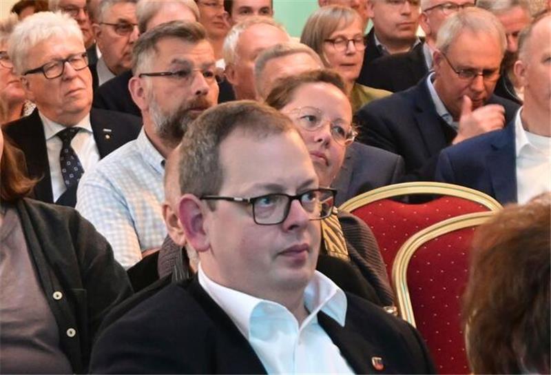 Zitterpartie für Melanie Reinecke – CDU nominiert Kai Seefried als Landrat André Weseloh aus Drochtersen unterliegt bei der Wahl zum Kreisvorsitzenden.