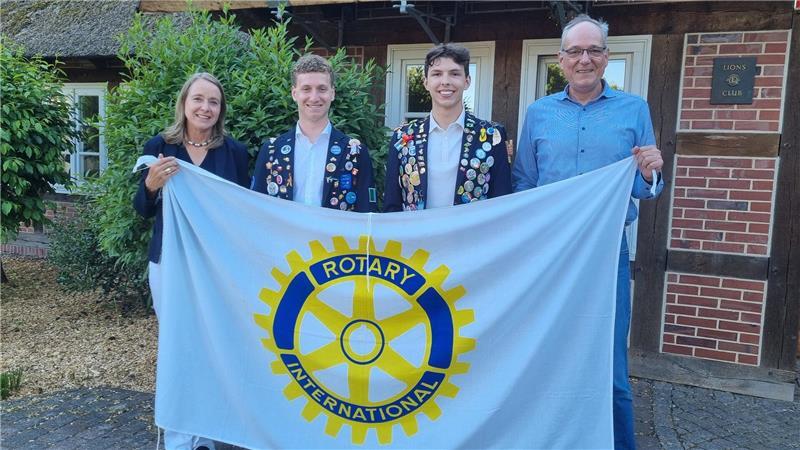 Andrea Politi und Fioravante Toscan Pedron waren ein Jahr in Stade. Organisiert wurde der Austausch von Pirka von der Wense und Matthias Bähre von den Rotary Clubs Stade und Stade-Elbmarschen.