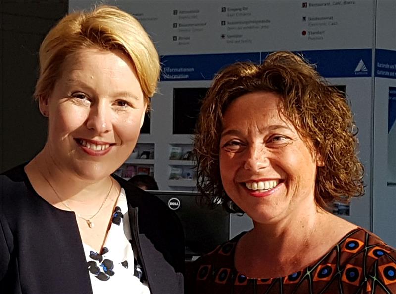 Andrea Schrag (rechts) traf in Karlsruhe Bundesministerin Franziska Giffey.