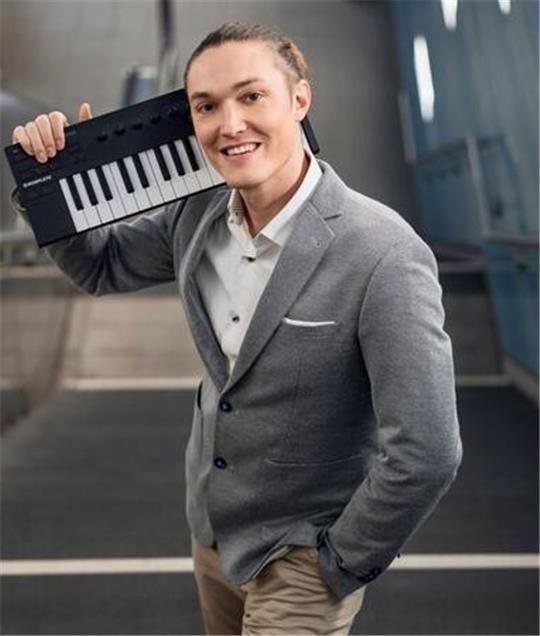Andreas Langsch bringt sein erstes Soloprogramm „Der Liebesalgorithmus“ nach Buxtehude.