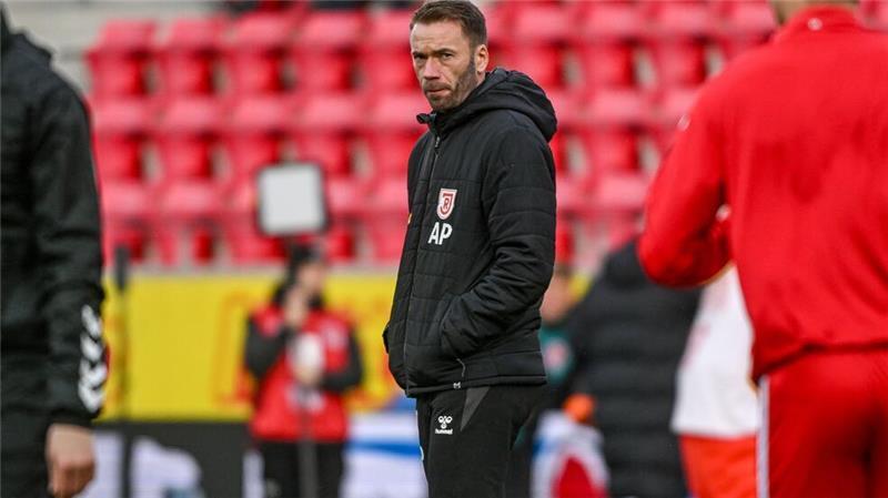 Frust für Patz: Jahn Regensburg verliert gegen Magdeburg Andreas Patz bleibt mit dem Jahn Tabellenletzter.