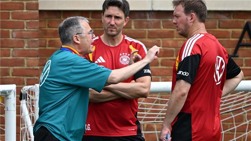 Andreas Rettig (l.) vertritt bei den Prämienverhandlungen die DFB-Seite. 
