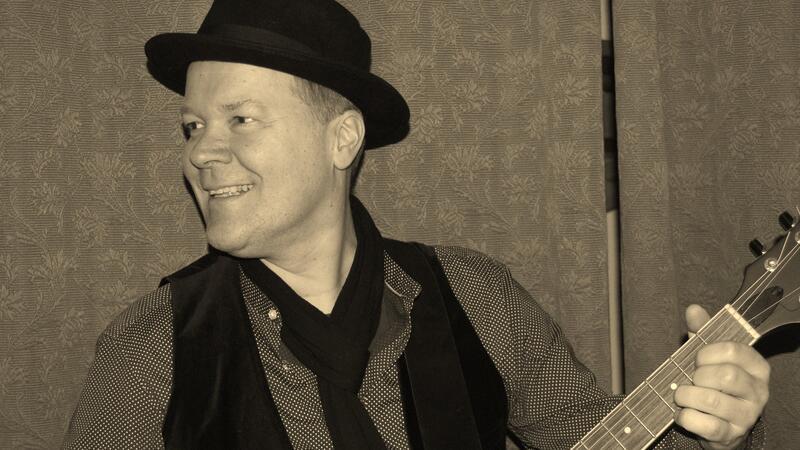 Andreas Struck tritt im Eiscafé Dante in Horneburg auf.