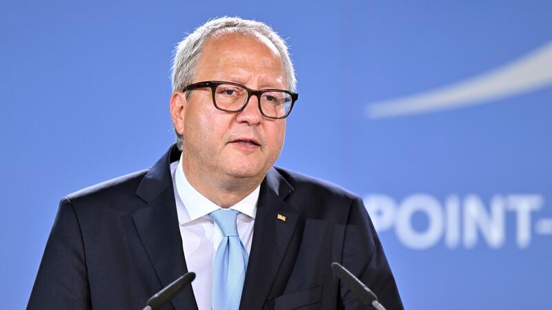 Andreas Voßkuhle hält den Fortbestand der Demokratie in Deutschland für nicht gesichert.