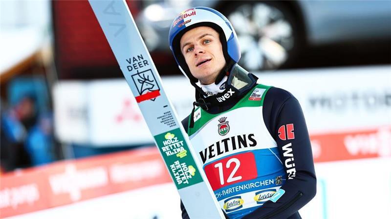 Andreas Wellinger hat mit dem Tournee-Triumph nichts mehr zu tun.