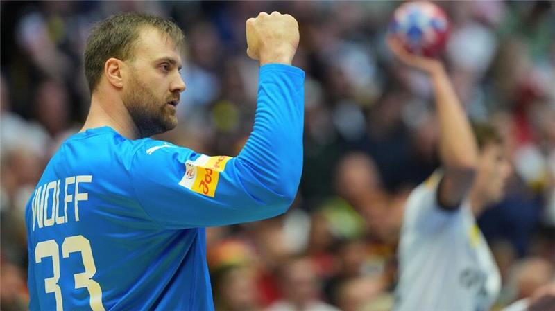 Andreas Wolff strebt mit den deutschen Handballern gegen die Schweiz den zweiten Vorrundensieg bei der WM an.