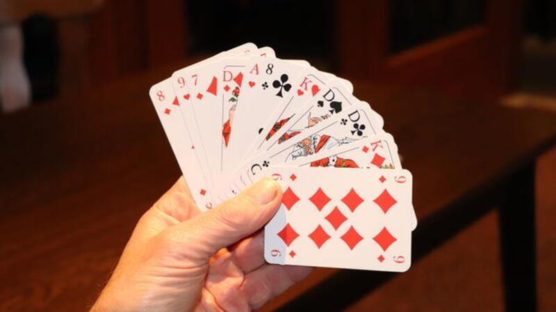 Andreas spielt schon als Kind Skat.