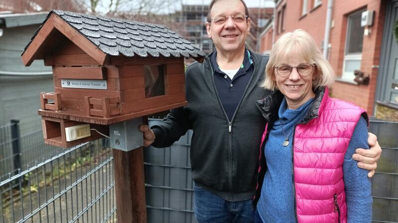 Andreas und Barbara Thiemann hätten gerne regelmäßiger Post in ihrem wunderschönen Briefkasten.