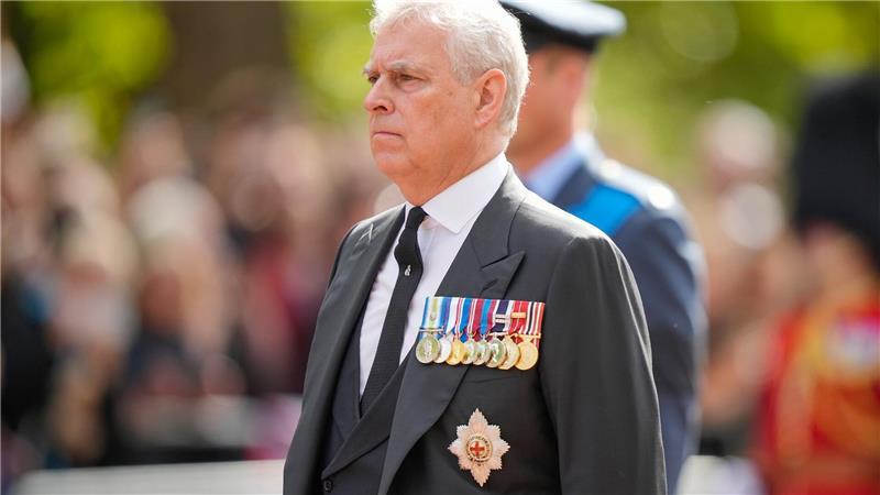 Prinz Andrew gibt wegen Epstein-Affäre Titel und Ehren auf Andrew ist der zweitälteste Sohn von Queen Elizabeth II.